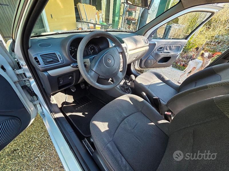 Usata Renault Clio II 2004 Grigio Berlina