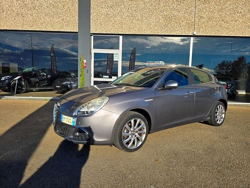 Grigio Usata 2012 Alfa Romeo Giulietta Distinctive Tre volumi | 7900 € (Buon prezzo) - Immagine 1/4
