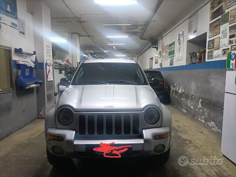 Second-hand Jeep Cherokee 150 CP (110 kW) 2003 Gri SUV