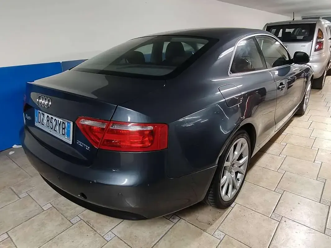 Begagnad Audi A5 Ambition 170 HK (125 kW) 2010 Grå Sportkupé