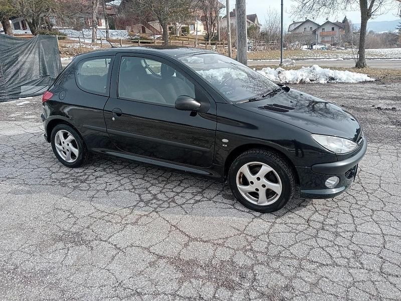 Usata Peugeot 206 90 CV (66 kW) 2002 Nero Berlina
