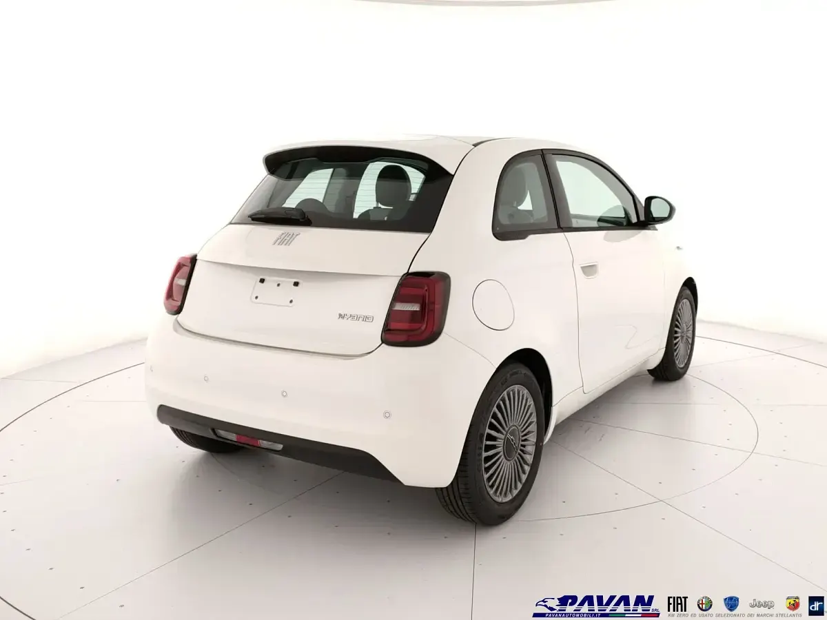 Nuova Fiat 500 Icon 65 CV (47 kW) 2026 Bianco Utilitaria