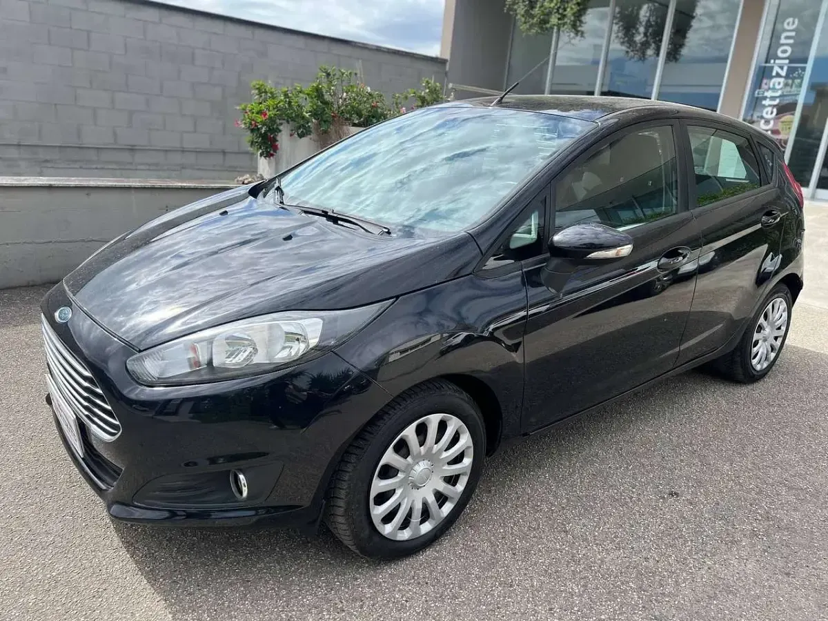 Usata Ford Fiesta Business Edition 95 CV (69 kW) 2013 Nero Berlina