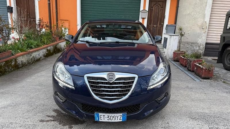 Usata Lancia Delta 120 CV (88 kW) 2013 Blu Utilitaria