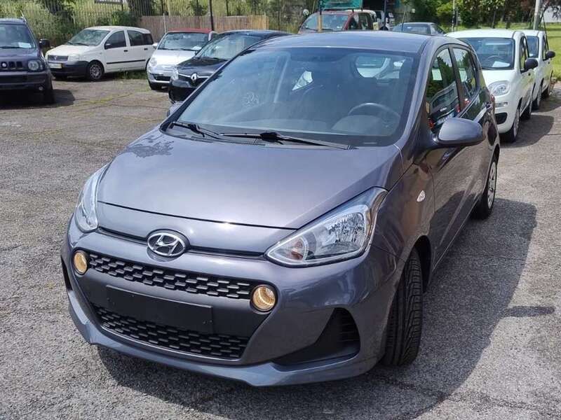 Grigio Usata 2019 Hyundai i10 Comfort Due volumi | 8990 € (Buon prezzo) - Immagine 1/4