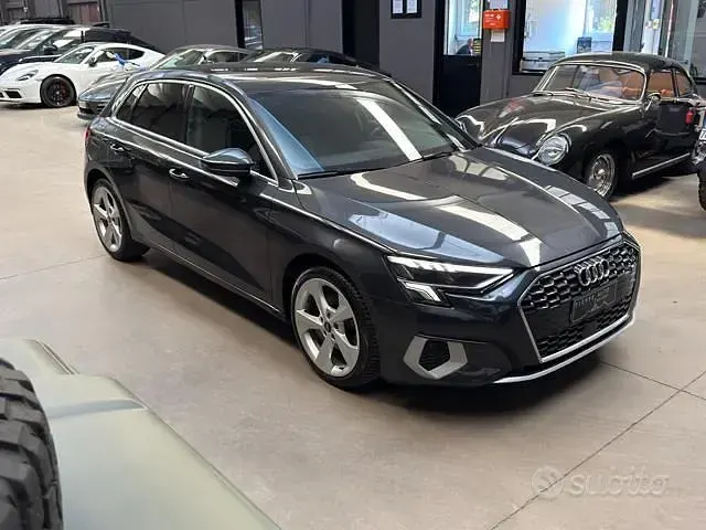 Usata Audi A3 Advanced 110 CV (80 kW) 2021 Grigio metallizzato Berlina