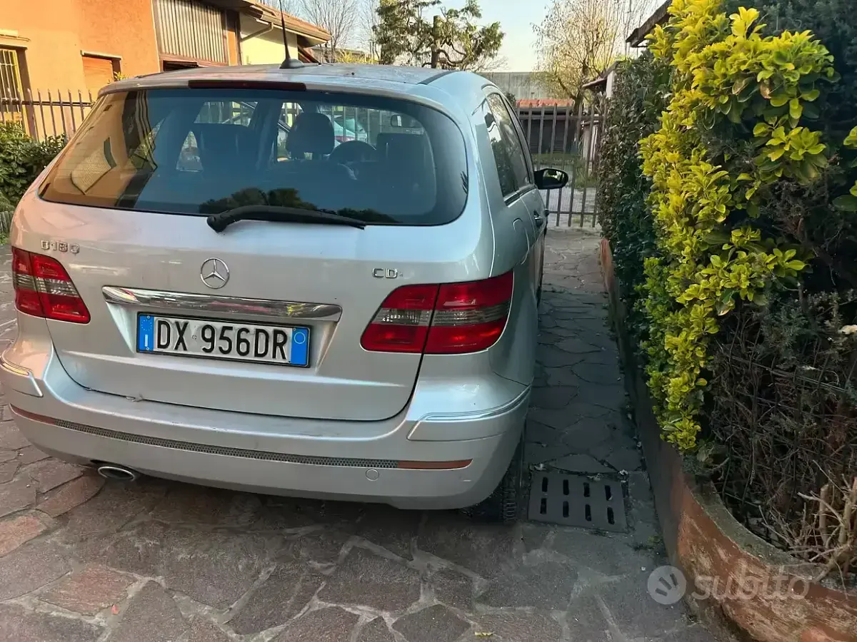 Usata Mercedes B180 109 CV (80 kW) 2008 Grigio Monovolume