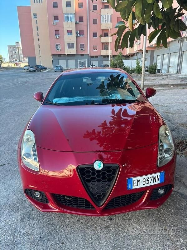 Usata Alfa Romeo Giulietta Exclusive 105 CV (77 kW) 2012 Rosso Utilitaria