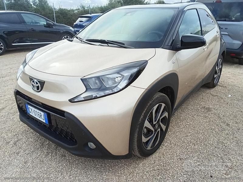 Usata Toyota Aygo X Trend 72 CV (52 kW) 2025 Grigio SUV