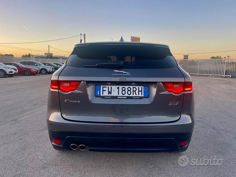 Usata Jaguar F-Pace Portfolio 180 CV (132 kW) 2019 Grigio SUV