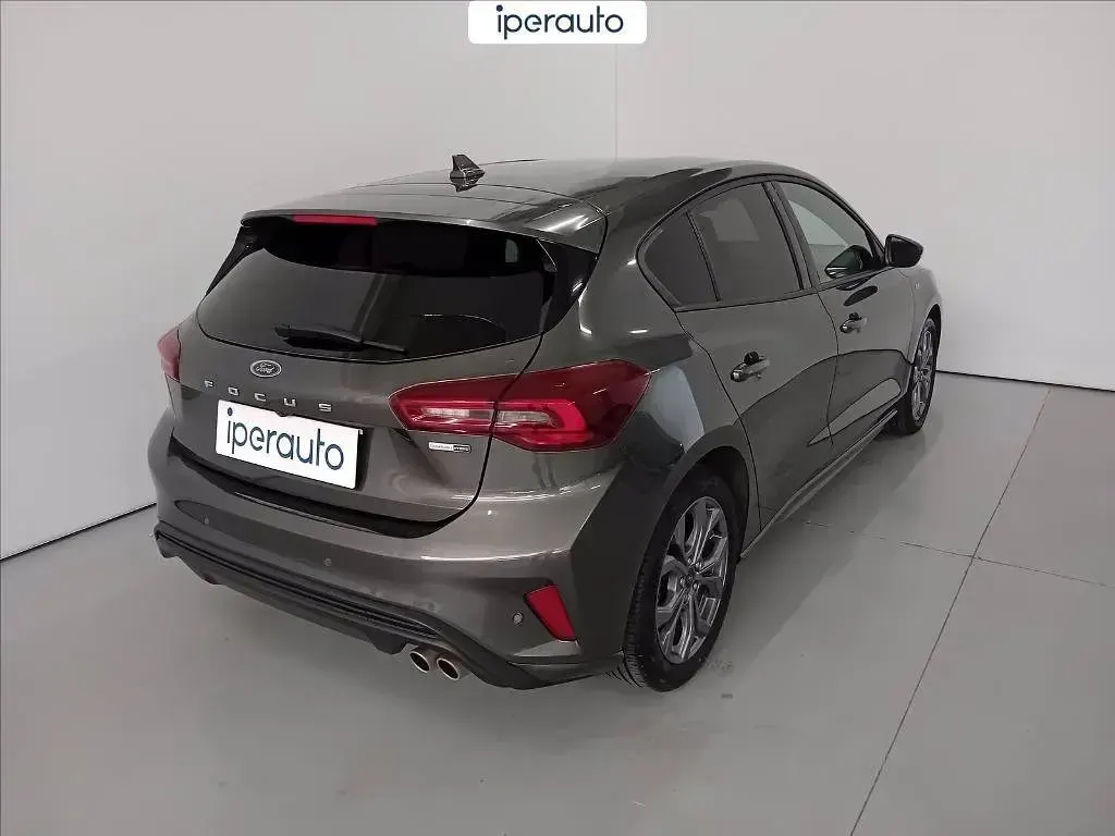Occasion Ford Focus ST-Line 125 PK (91 kW) 2022 Grijs Sedan