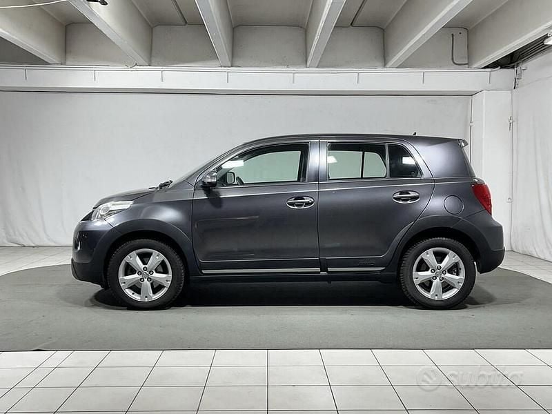 Usata Toyota Urban Cruiser Sol 90 CV (66 kW) 2009 Grigio scuro Utilitaria