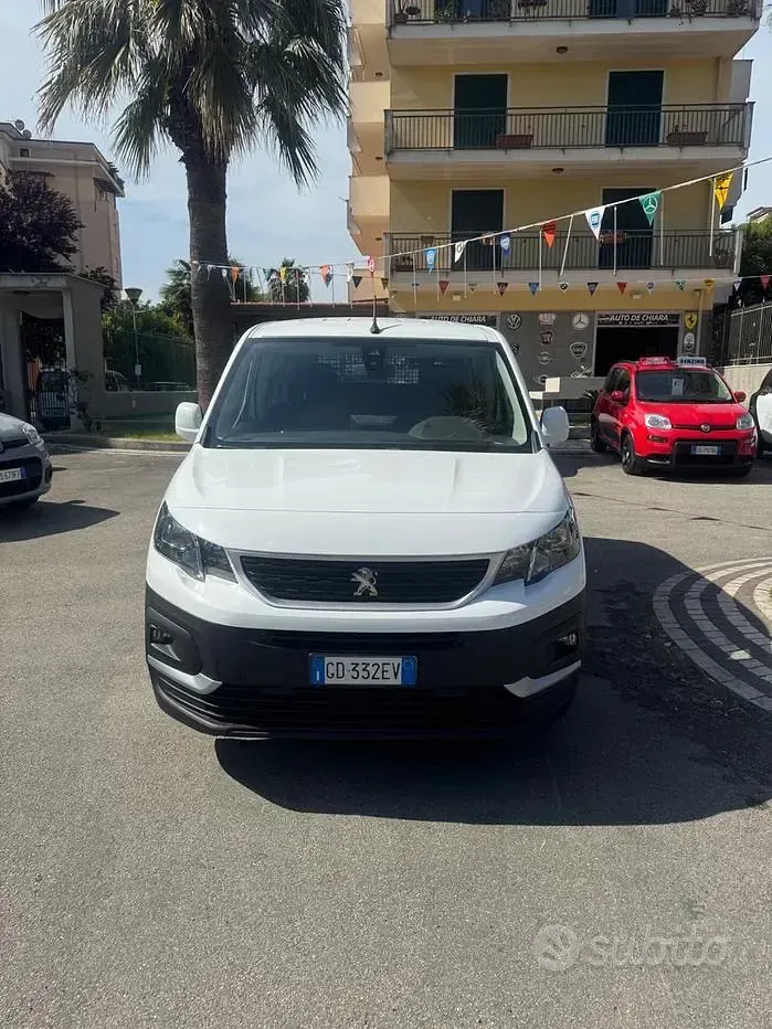 Usata Peugeot Rifter Allure 102 CV (75 kW) 2020 Bianco Monovolume