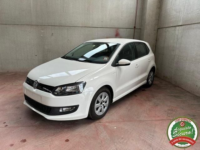 Bianco Usata 2010 VW Polo Comfortline Tre volumi | 6400 € (Buon prezzo) - Immagine 1/4