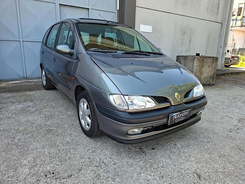 Usata Renault Scénic 107 CV (78 kW) 1999 Verde Monovolume