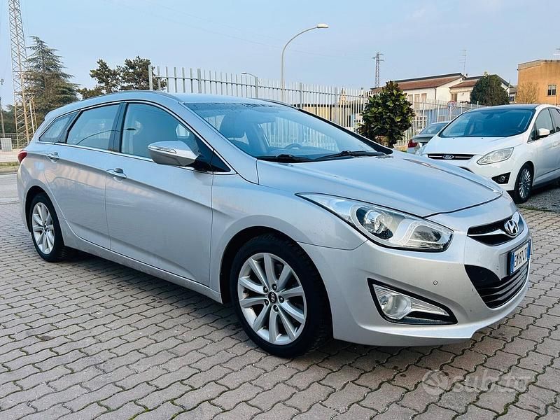 Usata Hyundai i40 Style 136 CV (100 kW) 2012 Grigio Station wagon