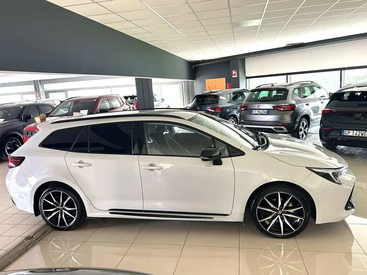 Usata Toyota Corolla Sport 140 CV (102 kW) 2023 Bianco Station wagon