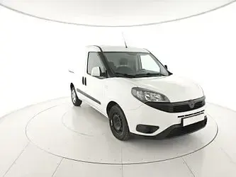 Usata Fiat Doblò 105 CV (77 kW) 2023 Bianco Monovolume