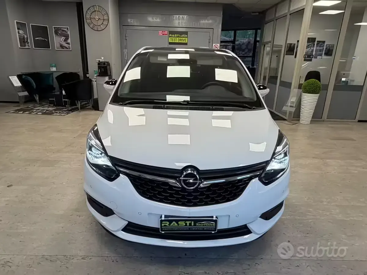 Usado Opel Zafira Innovation 140 CV (102 kW) 2017 Blanco Monovolumen