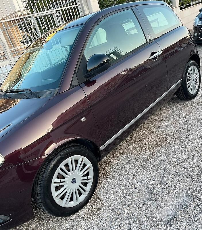Usata Lancia Ypsilon 70 CV (51 kW) 2011 Marrone Utilitaria