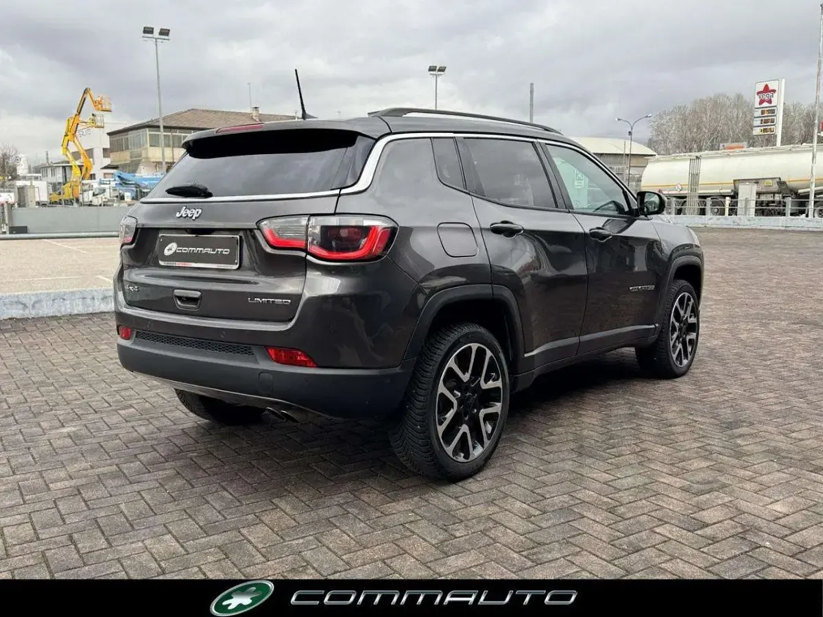 Usata Jeep Compass Limited 140 CV (102 kW) 2018 Grigio scuro SUV