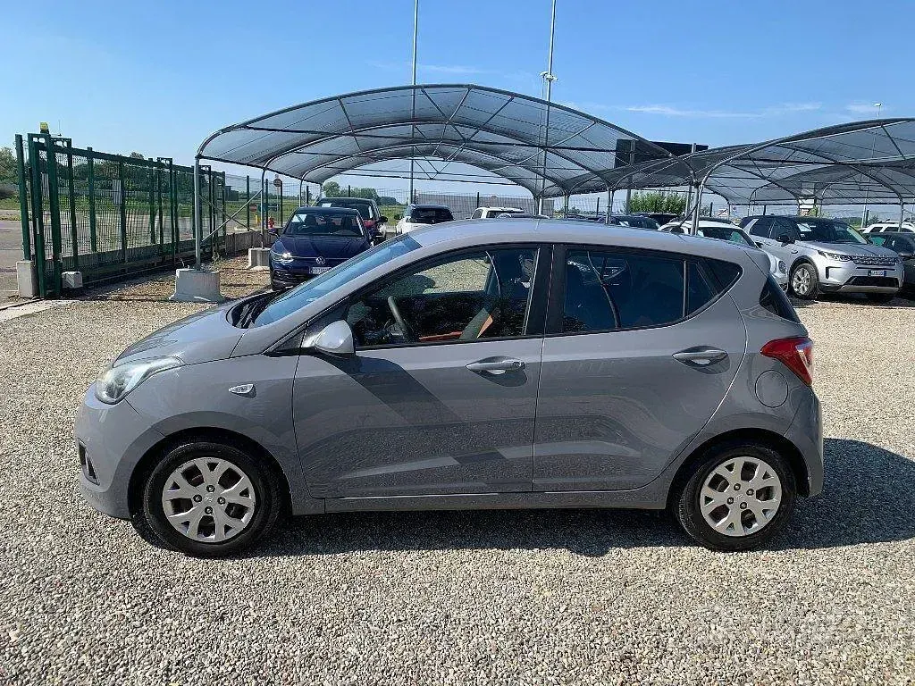 Usata Hyundai i10 Comfort 65 CV (47 kW) 2014 Grigio Utilitaria