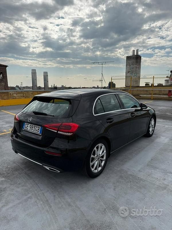 Usata Mercedes A180 116 CV (85 kW) 2018 Nero Berlina