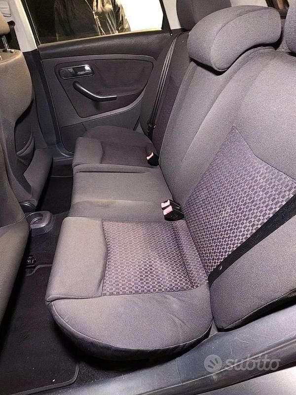 Usata Seat Ibiza Sport 101 CV (74 kW) 2005 Grigio Berlina