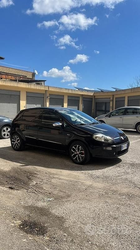 Usata Fiat Grande Punto 65 CV (47 kW) 2011 Nero Utilitaria