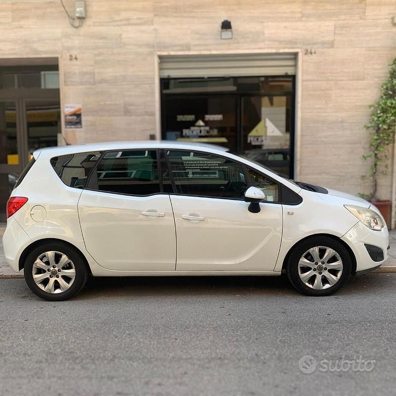 Usata Opel Meriva 120 CV (88 kW) 2012 Bianco Monovolume