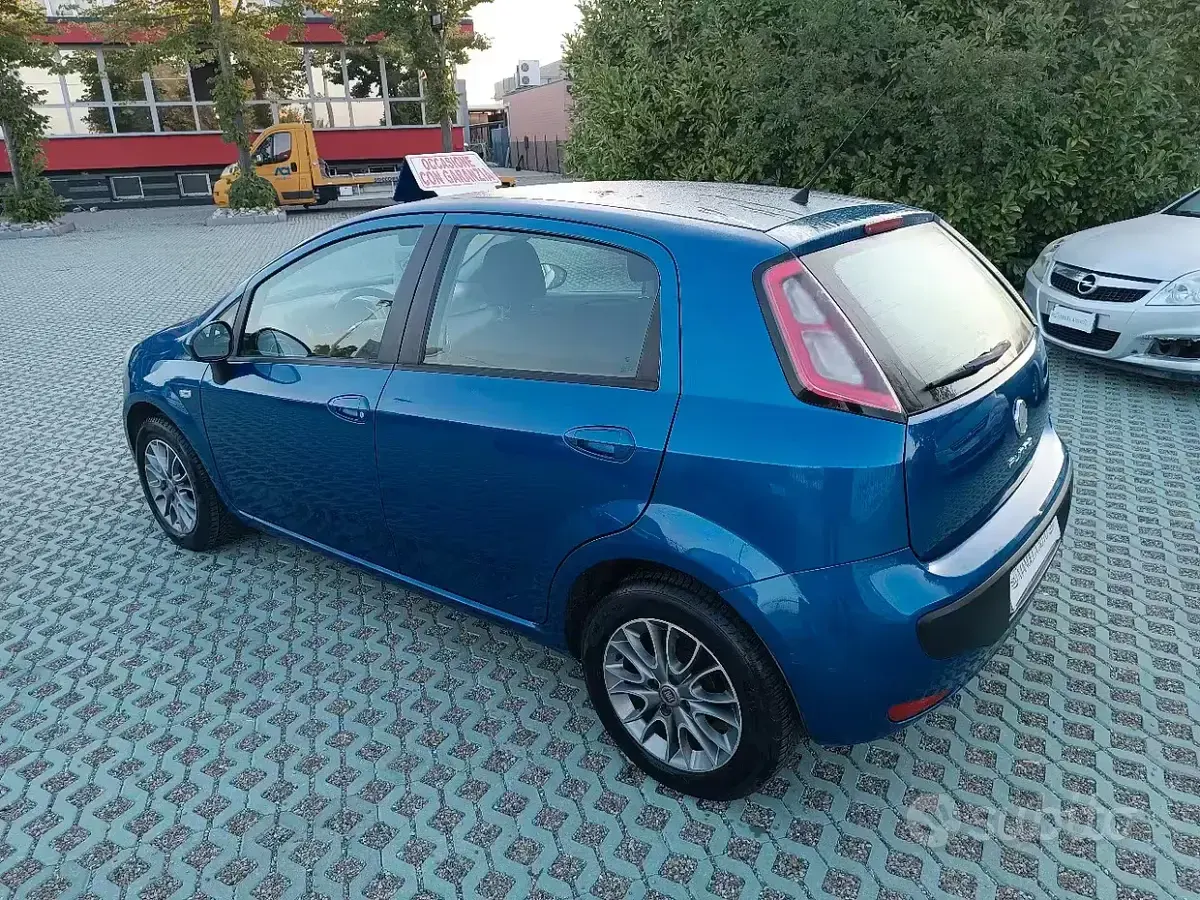 Usata Fiat Punto Evo 77 CV (56 kW) 2011 Bluazzurro Utilitaria