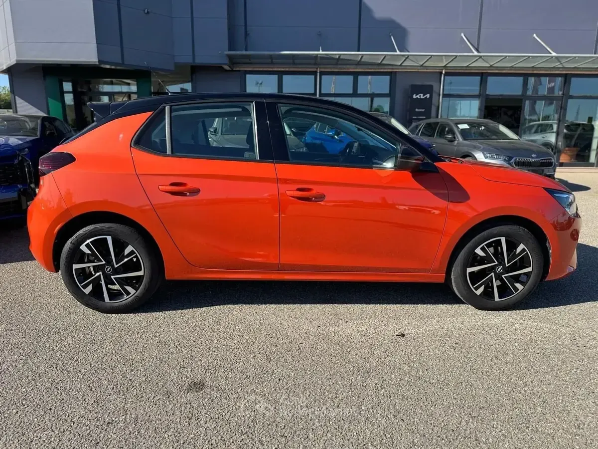 Usata Opel Corsa Design & Tech 101 CV (74 kW) 2023 Arancione Utilitaria