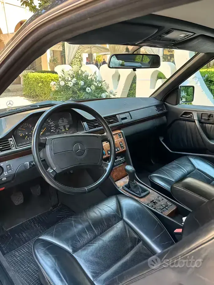 Usata Mercedes E300 220 CV (161 kW) 1990 Nero Berlina