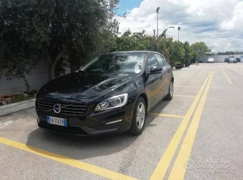 Usata Volvo V60 Kinetic 114 CV (83 kW) 2015 Nero Station wagon