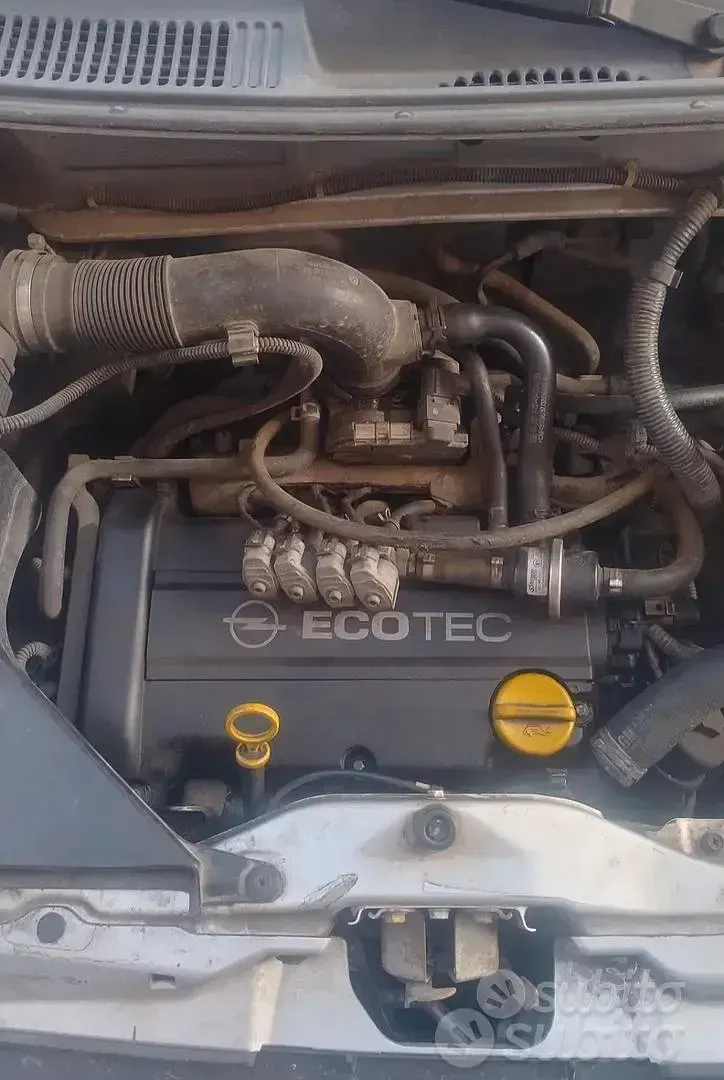 Usata Opel Agila 75 CV (55 kW) 2004 Grigio Monovolume