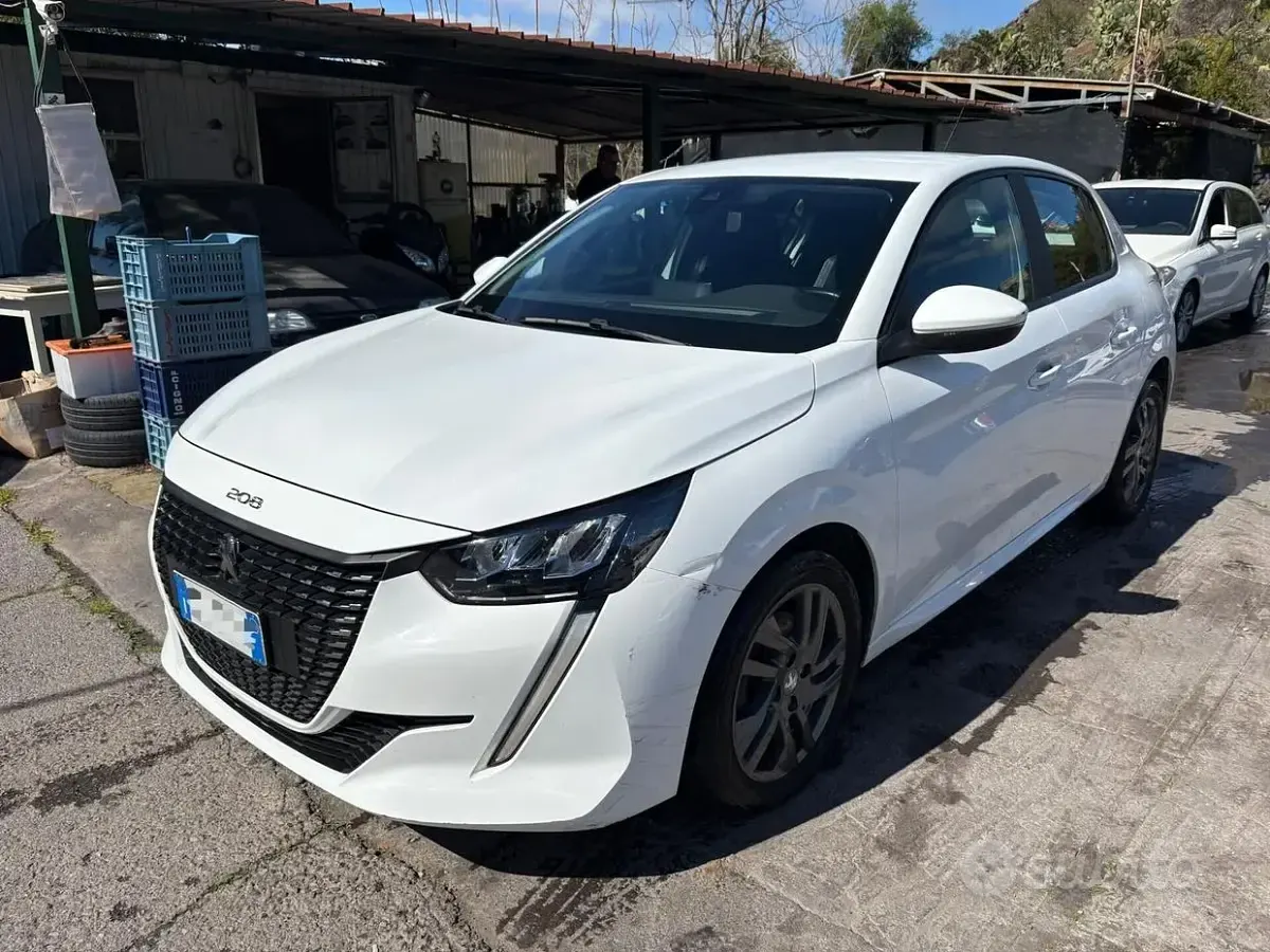 Usata Peugeot 208 Active 102 CV (75 kW) 2022 Bianco Utilitaria