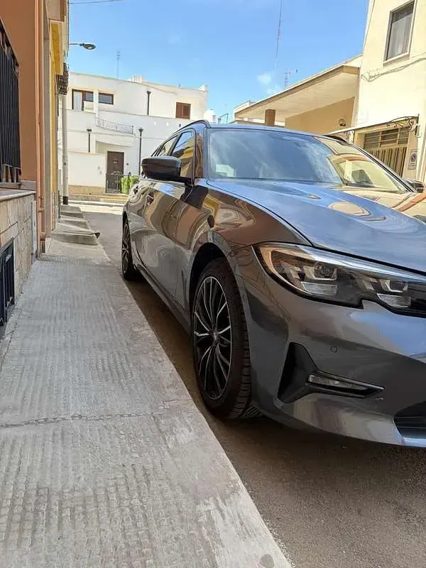 Usata BMW 320 Luxury Line 190 CV (139 kW) 2019 Grigio Station wagon
