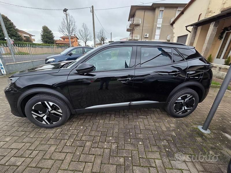 Usata Peugeot 2008 Allure 101 CV (74 kW) 2025 Nero SUV