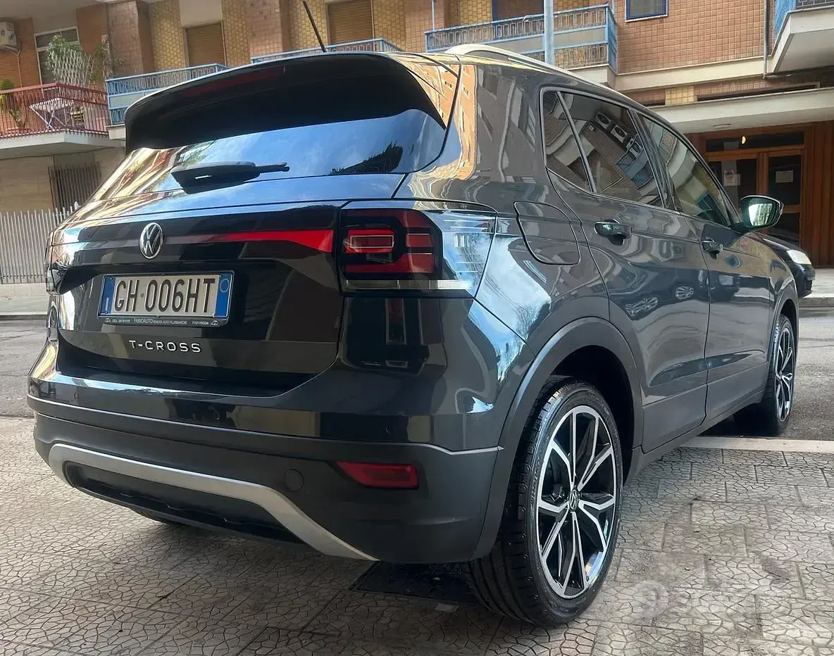 Usata VW T-Cross Style 110 CV (80 kW) 2021 Grigio SUV