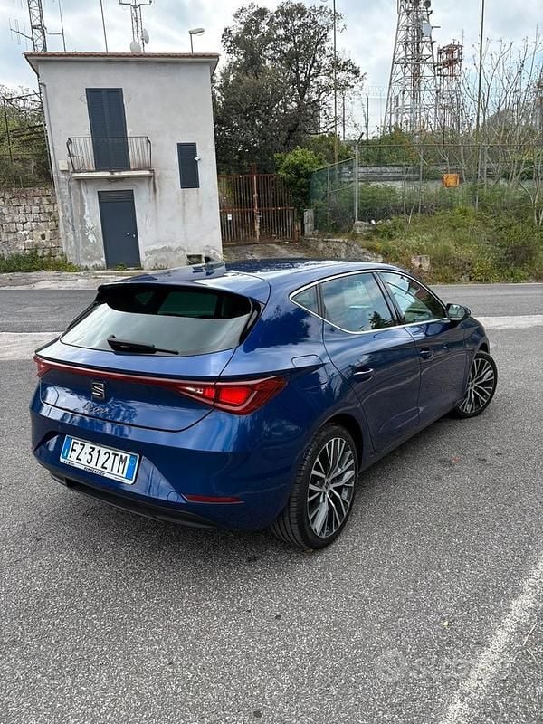 Usata Seat Leon 150 CV (110 kW) 2020 Blu Berlina