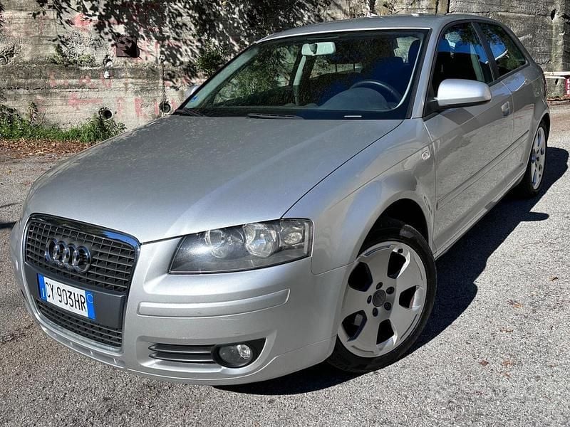 Grigio Usata 2006 Audi A3 Attraction Tre volumi | 2200 € (Super prezzo) - Immagine 1/4