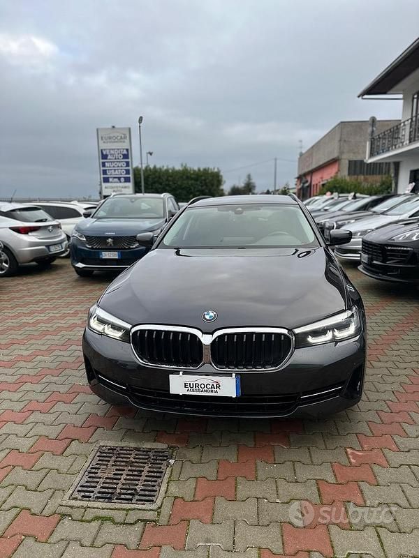 Usata BMW 520 Luxury Line 190 CV (139 kW) 2022 Marrone Station wagon