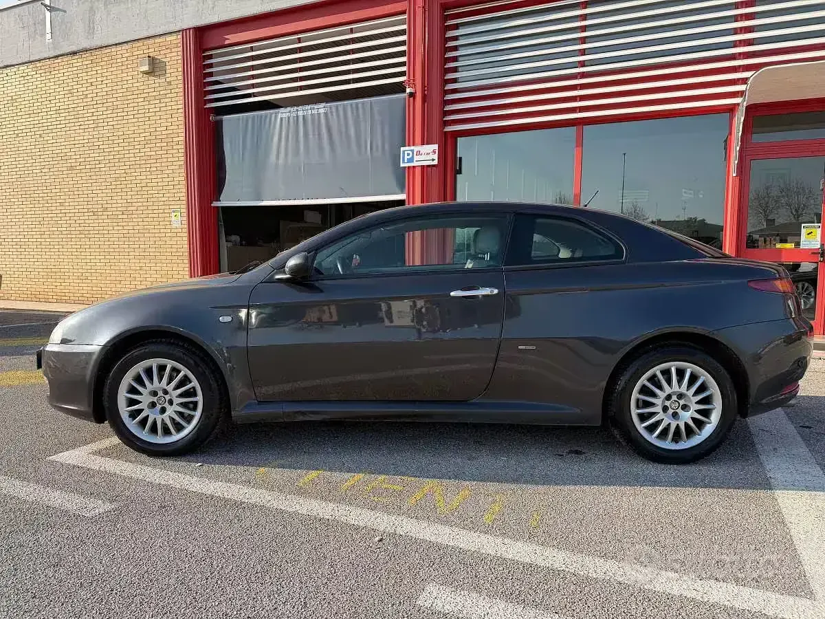 Usata Alfa Romeo GT Impression 150 CV (110 kW) 2005 Grigio Coupé