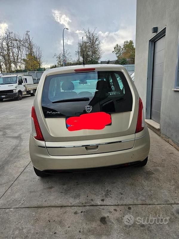 Usata Lancia Musa 95 CV (69 kW) 2012 Grigio Monovolume
