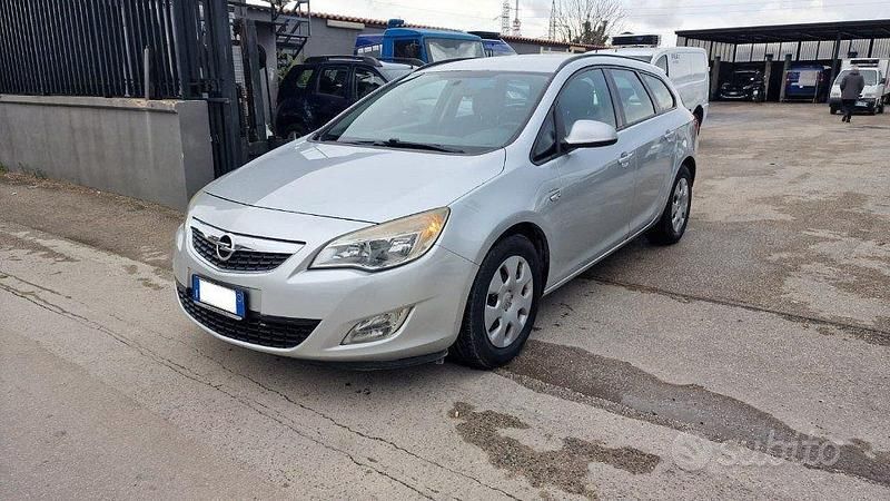 Usata Opel Astra 110 CV (80 kW) 2012 Grigio Station wagon