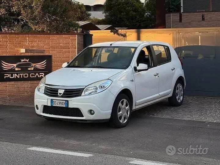 Usata Dacia Sandero Lauréate 75 CV (55 kW) 2008 Bianco Utilitaria