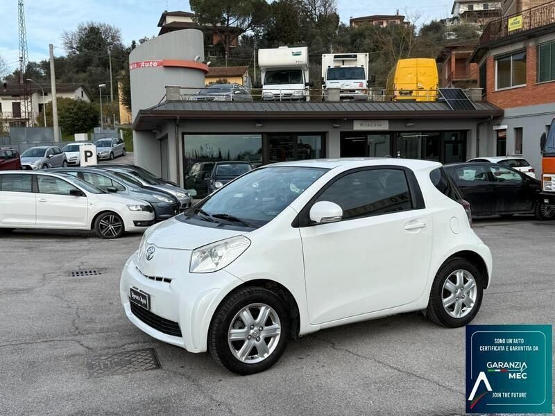 Bianco Usata 2009 Toyota iQ Due volumi | 6900 € (Buon prezzo) - Immagine 1/4