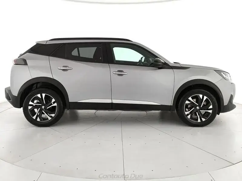 Usata Peugeot 2008 Allure 131 CV (96 kW) 2023 Grigio artense SUV