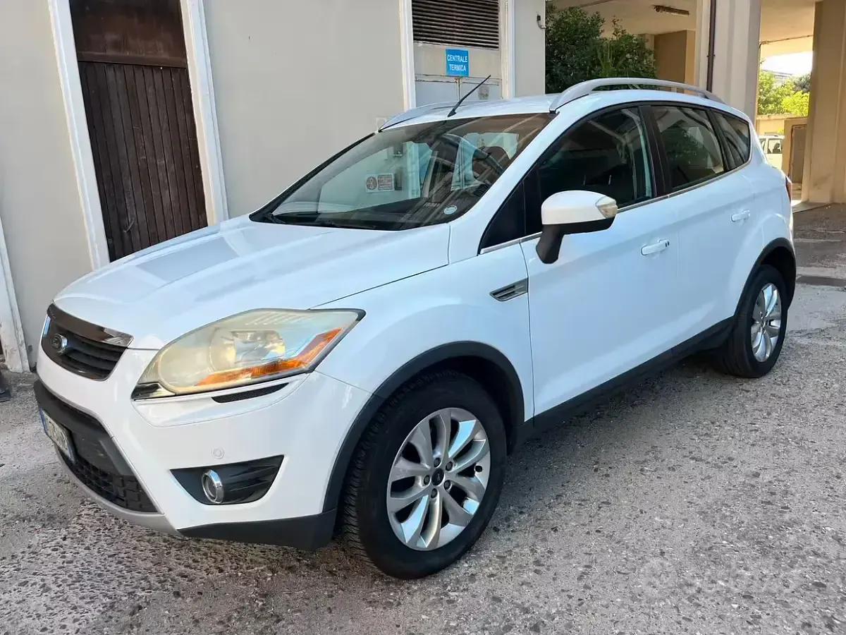 Usata Ford Kuga Titanium 136 CV (100 kW) 2009 Bianco SUV