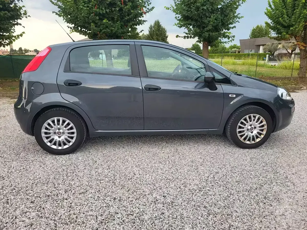 Usata Fiat Punto Street 77 CV (56 kW) 2014 Grigio Utilitaria
